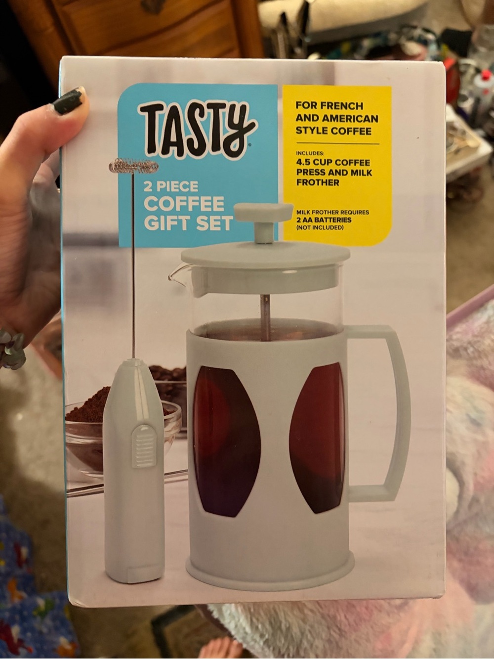 2-Piece White Coffee Gift Set with Red Accent